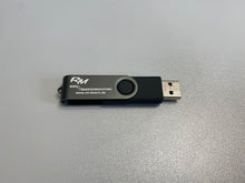 Lade das Bild in den Galerie-Viewer, USB-Stick RM-Logo
