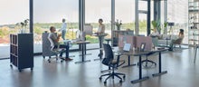 Lade das Bild in den Galerie-Viewer, se:lab e-desk Schreibtisch elektromotorisch SEDUS
